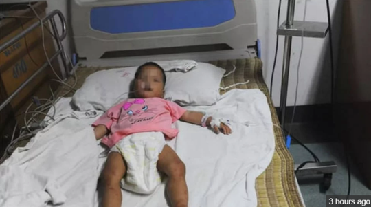 Bé gái 22 tháng tuổi sống sót sau 4 ngày lạc nơi rừng núi