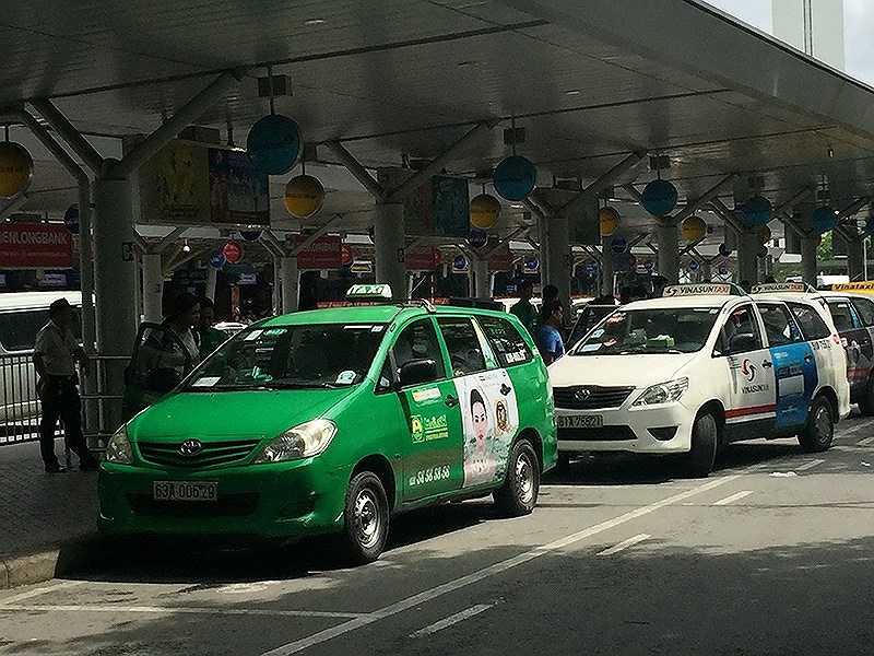 Yêu cầu nhân viên sân bay ký cam kết không tiếp tay xe dù