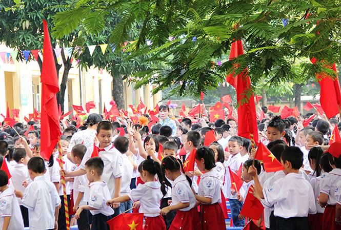 Đồng phục học đường: Loạn chiêu - Phụ huynh nặng gánh, bức xúc