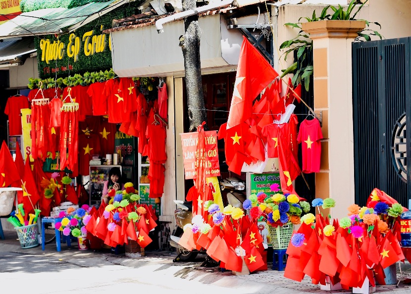 Không khí Tết Độc lập trên phố phường Hà Nội