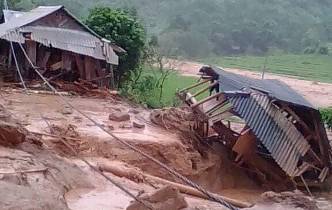 Huyện biên giới Thanh Hoá bị phá huỷ sau cơn lũ lớn