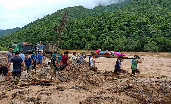 Huyện biên giới Thanh Hoá bị phá huỷ sau cơn lũ lớn