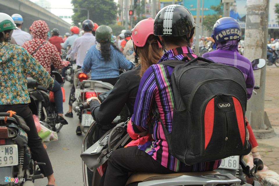 Cửa ngõ thành phố ùn ứ trong ngày đầu đi làm sau dịp lễ 2/9