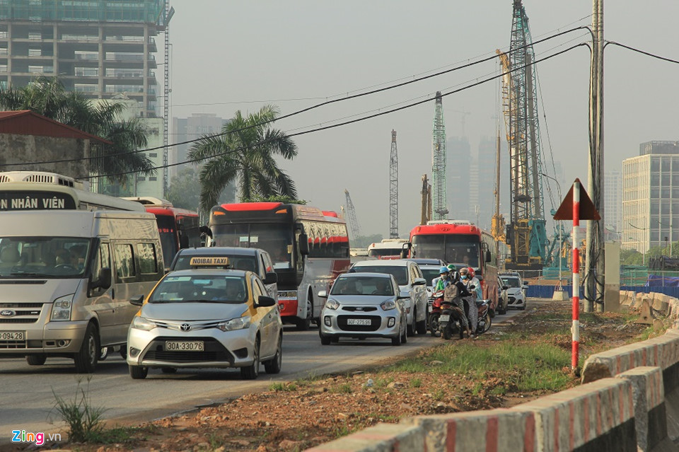 Cửa ngõ thành phố ùn ứ trong ngày đầu đi làm sau dịp lễ 2/9