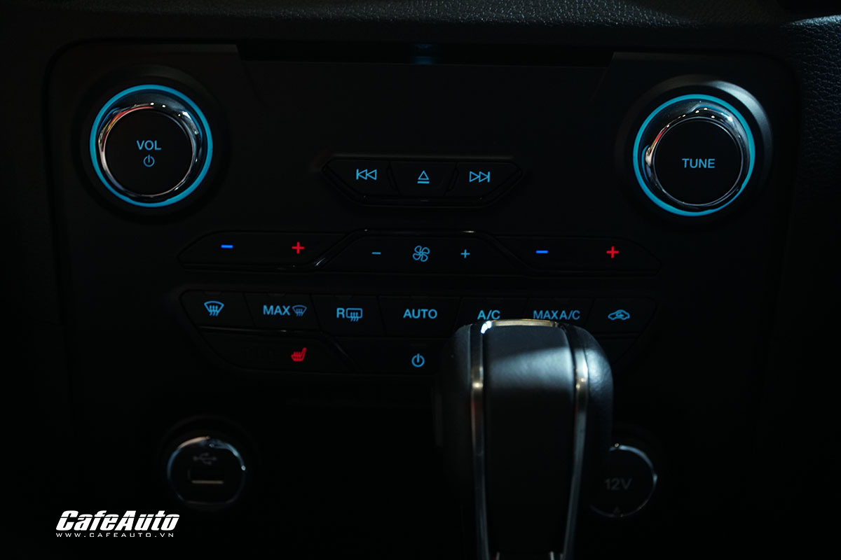 Ford Everest 2018 ra mắt so kè Fortuner, giá từ 1,12 tỷ đồng