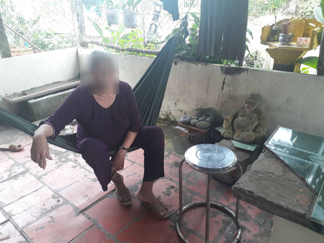 Bà ngoại của bé gái 8 tuổi nghi bị hàng xóm hiếp dâm: Con bé bị bố mẹ bỏ rơi, giờ lại như vậy sao nó sống nổi