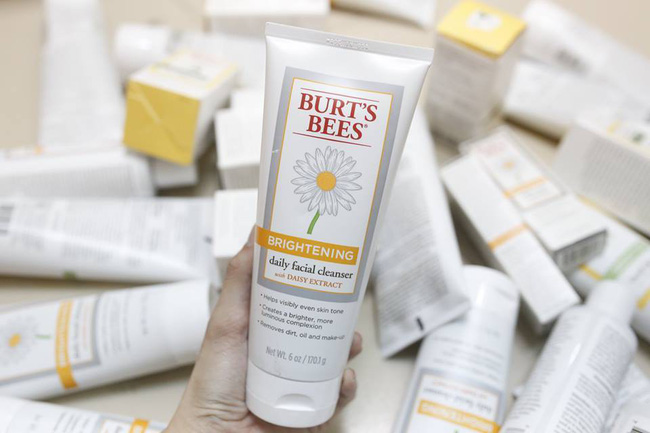 7 sản phẩm 2in1 rửa mặt kiêm làm sáng da giúp chị em tút tát lại làn da sau một mùa hè đen sạm vì cháy nắng