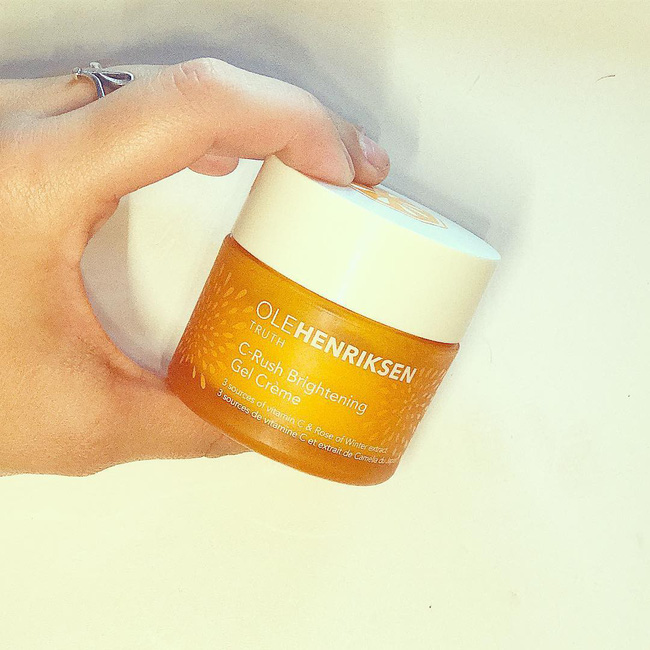 7 sản phẩm 2in1 rửa mặt kiêm làm sáng da giúp chị em tút tát lại làn da sau một mùa hè đen sạm vì cháy nắng