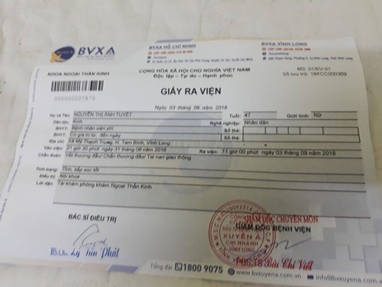 Đèn sân khấu rơi trúng đầu, bệnh viện chẩn đoán tai nạn giao thông