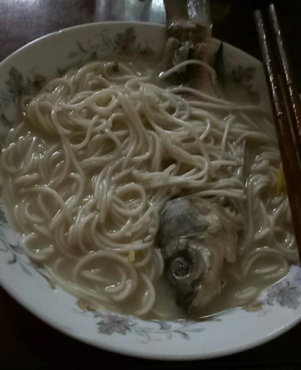 Gái đẻ mới 16 ngày đã hoang mang cầu cứu dân mạng vì cơm cữ, mẹ chồng nhất định không cho ăn rau