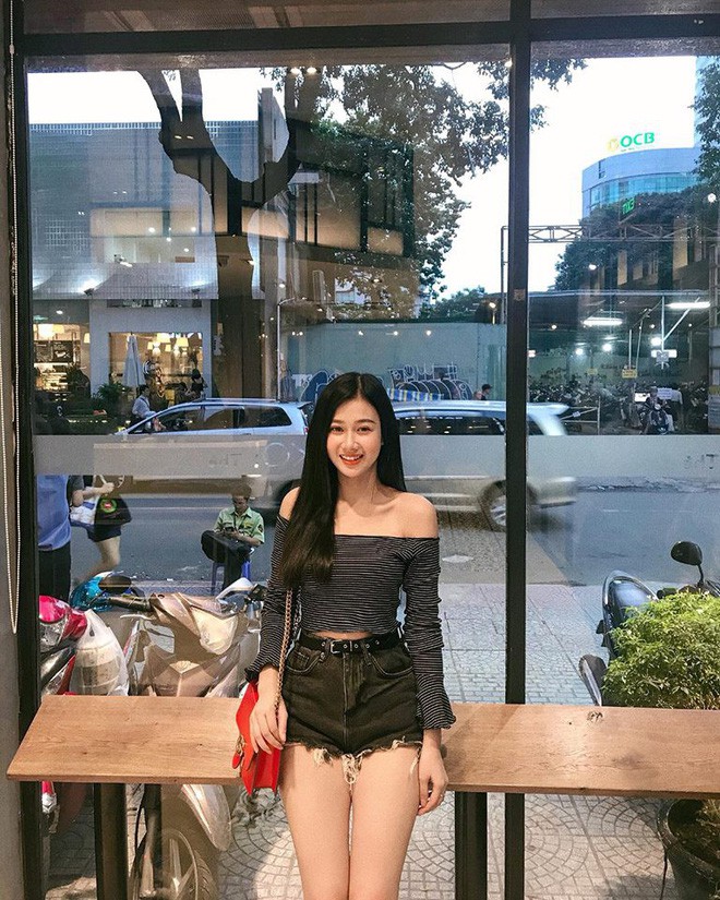 Không chịu thua kém Bùi Tiến Dũng, Hà Đức Chinh cũng đã có bạn gái xinh đẹp và nóng bỏng?