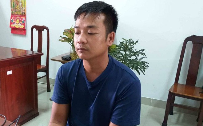 Bị đổ rượu lên người, khách đâm chết nhân viên phục vụ