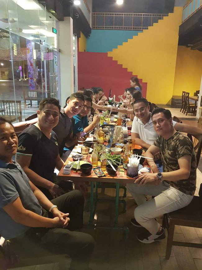 Cuộc gặp gỡ thú vị giữa bộ ba nam thần màn ảnh Việt Minh Tiệp - Bình Minh - Việt Anh cùng các cô vợ gây xôn xao