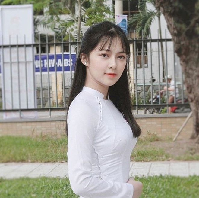 Thêm loạt ảnh mới toanh về hội con gái chỉ cần diện áo dài là auto hoá mỹ nhân Thêm loạt ảnh mới toanh về hội con gái chỉ cần diện áo dài là auto hoá mỹ nhân