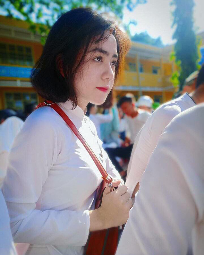 Thêm loạt ảnh mới toanh về hội con gái chỉ cần diện áo dài là auto hoá mỹ nhân Thêm loạt ảnh mới toanh về hội con gái chỉ cần diện áo dài là auto hoá mỹ nhân