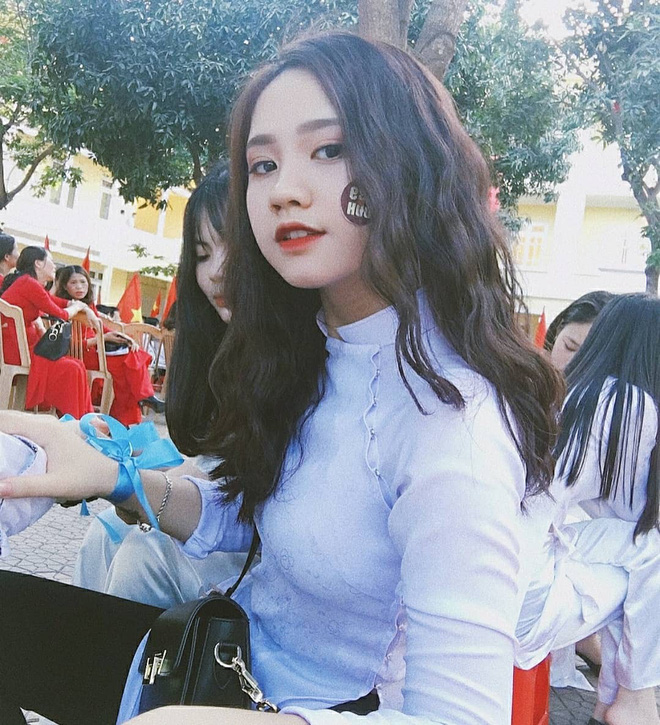 Thêm loạt ảnh mới toanh về hội con gái chỉ cần diện áo dài là auto hoá mỹ nhân Thêm loạt ảnh mới toanh về hội con gái chỉ cần diện áo dài là auto hoá mỹ nhân