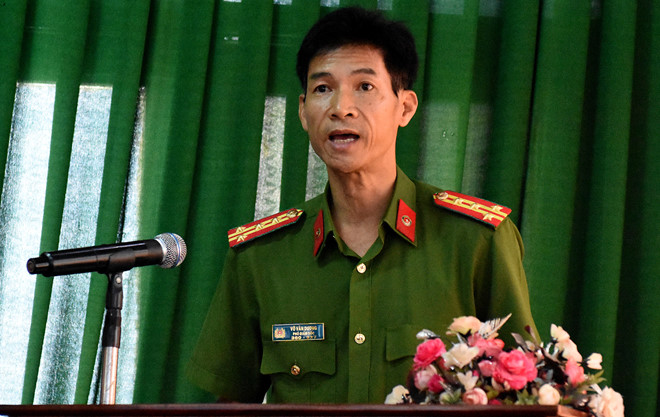 Tạm giữ 9 người gây rối, vây cảnh sát cơ động