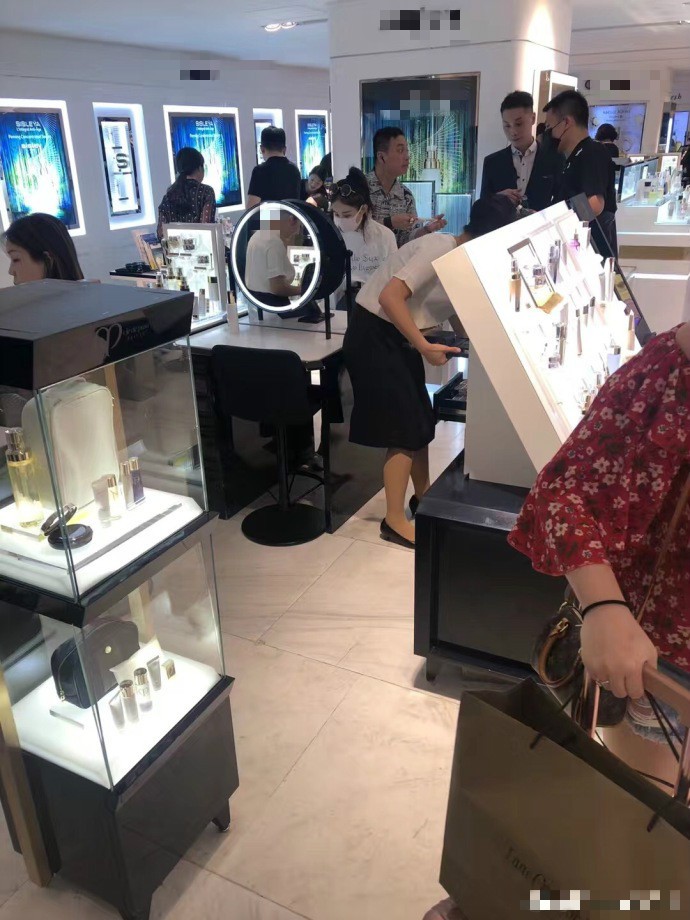 Ảnh chụp chính diện Triệu Lệ Dĩnh - Phùng Thiệu Phong hẹn hò được tiết lộ, cặp đôi biết chối cãi vào đâu?