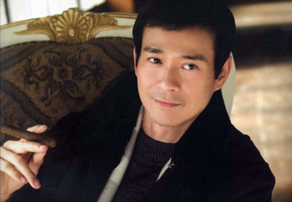 Bí mật 40 năm giấu kín của đại hiệp điển trai lấy vợ nhà xã hội đen