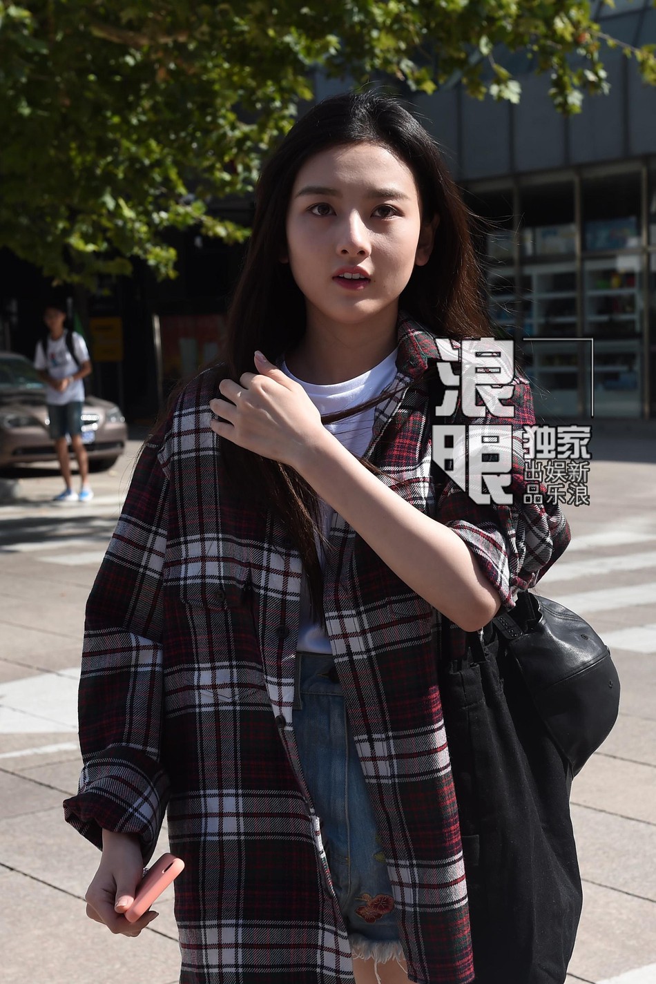 Chỉ 1 bức hình chụp tân sinh viên, lò đào tạo minh tinh châu Á lại khiến dân mạng phát cuồng vì quá nhiều trai xinh gái đẹp