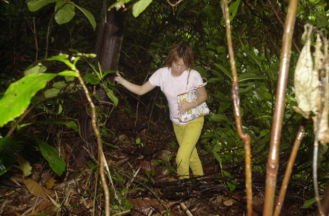 Thi thể bé gái 8 tuổi bọc trong 9 lớp nilon và tội ác man rợ của ông chú Malaysia khiến cả đảo quốc sư tử Singapore chấn động