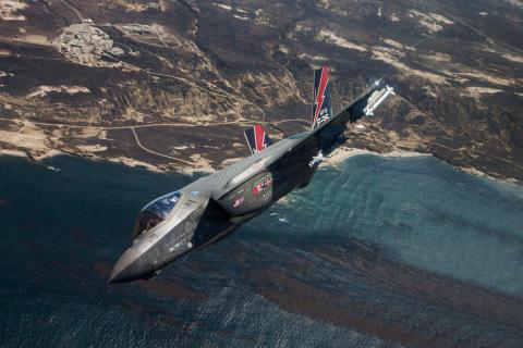 Không cần con lai F-22 với F-35, Mỹ vẫn đánh bại Su-57?