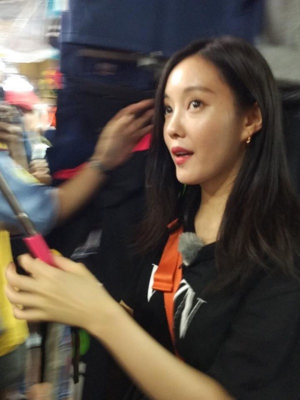 Kì kèo trả giá giữa chợ Bến Thành, phản ứng của Hyomin (T-ara) khi bị chủ hàng mắng té tát bỗng gây sốt
