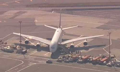 Máy bay bị cách ly ở Mỹ vì một loạt hành khách ốm