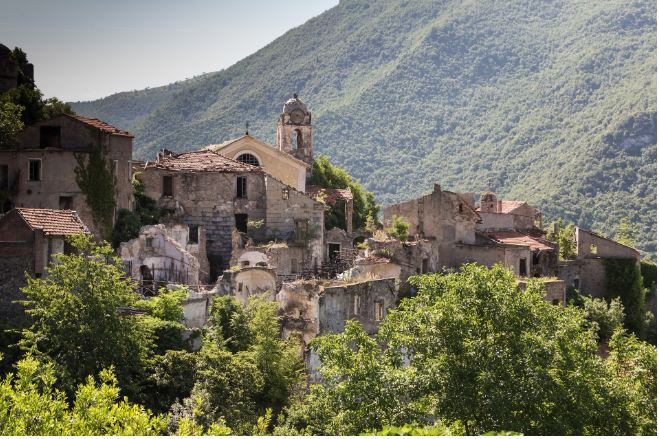 Giải mã chuyện rùng rợn ẩn trong những ngôi làng xinh đẹp