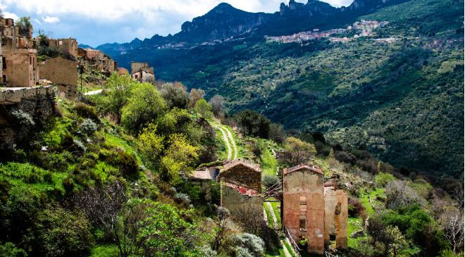 Giải mã chuyện rùng rợn ẩn trong những ngôi làng xinh đẹp