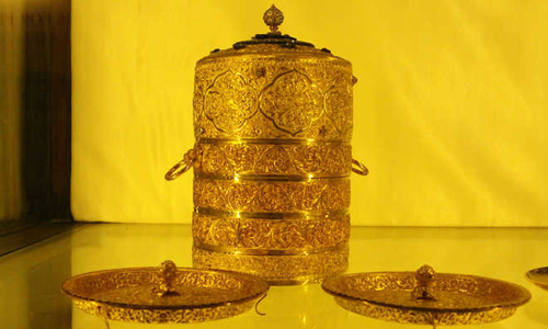 Ấn Độ truy lùng hộp đựng cơm vàng bị đánh cắp của cựu vương