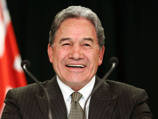 Thủ tướng New Zealand bị chỉ trích chuyến bay khó đỡ để chăm con