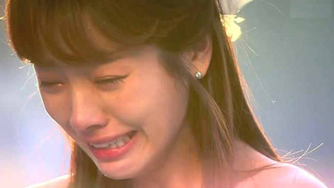 Giữa lễ ăn hỏi, cô gái quỳ xuống xin bố mẹ hủy hôn vì câu nói cay nghiệt từ mẹ chồng tương lai