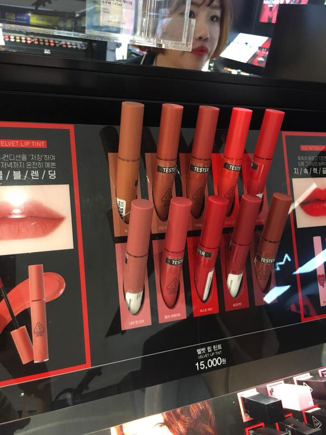 Bị mỉa mai du học Hàn mà về nước chỉ tặng mấy thỏi son bán đầy ngoài chợ, cô gái tức tưởi kể về cuộc sống thật nơi xứ người