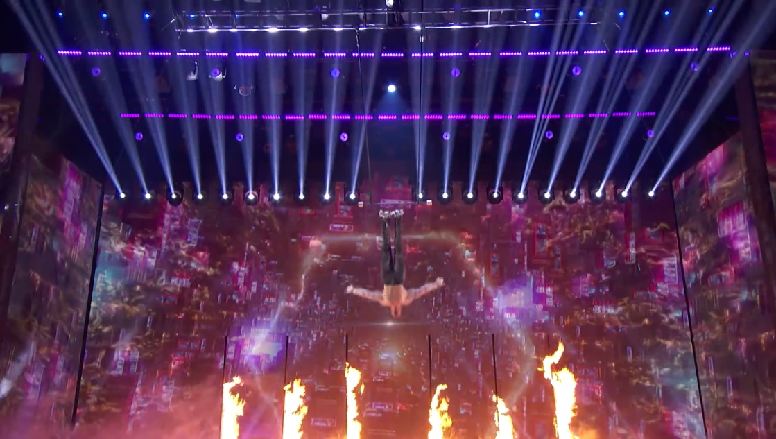 Americas Got Talent 2018: Thí sinh bán kết thẳng tay ném vợ mình xuống sàn rồi nhảy theo