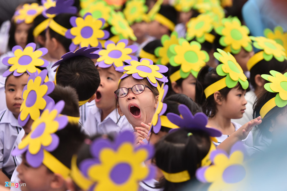 Khoảnh khắc hồn nhiên của học trò nhí ngày khai trường