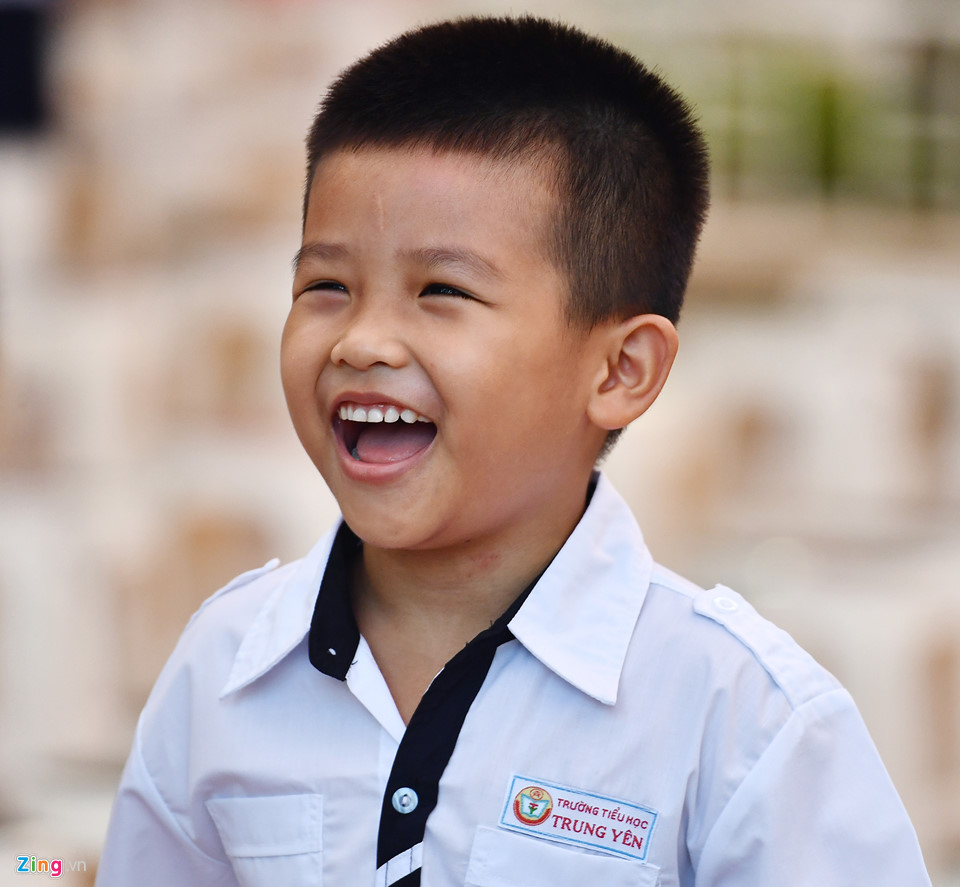 Khoảnh khắc hồn nhiên của học trò nhí ngày khai trường