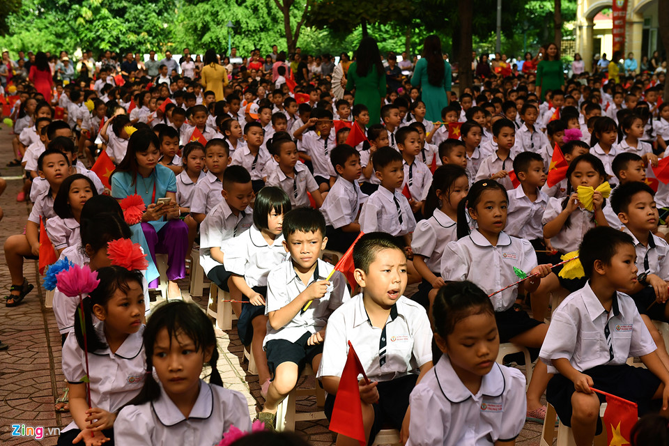 Khoảnh khắc hồn nhiên của học trò nhí ngày khai trường