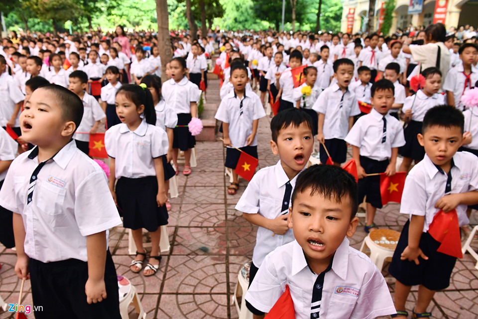 Khoảnh khắc hồn nhiên của học trò nhí ngày khai trường