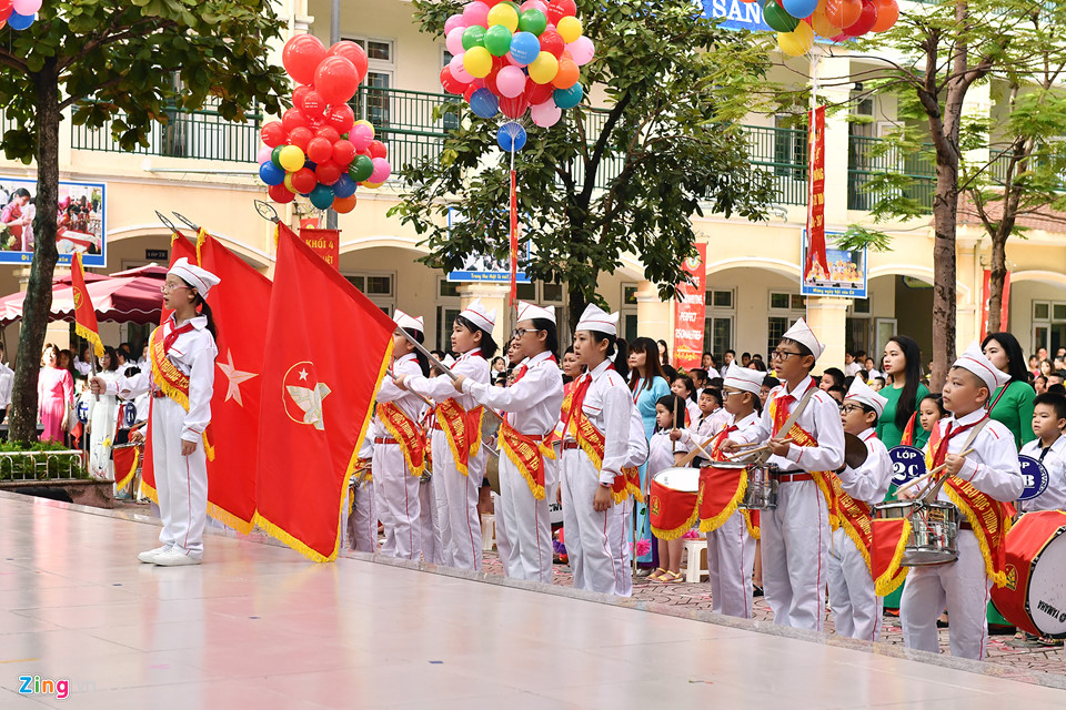 Khoảnh khắc hồn nhiên của học trò nhí ngày khai trường