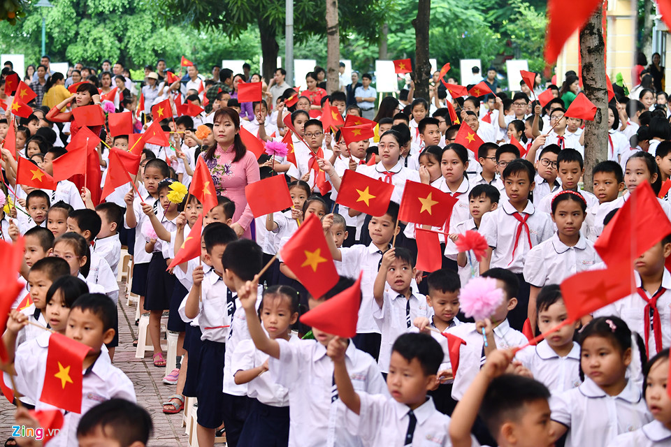 Khoảnh khắc hồn nhiên của học trò nhí ngày khai trường