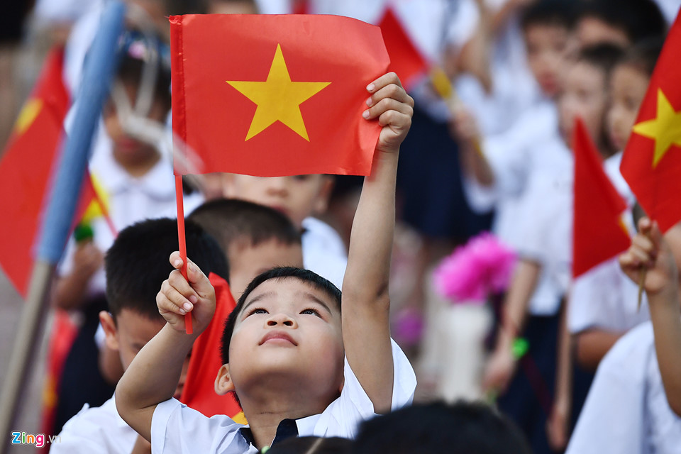 Khoảnh khắc hồn nhiên của học trò nhí ngày khai trường