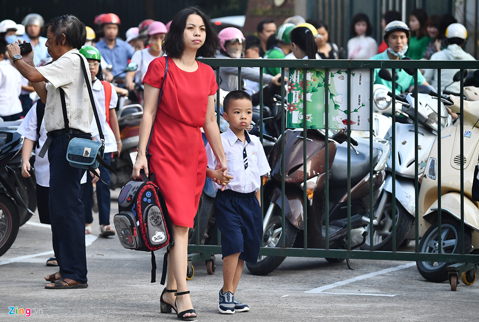 Khoảnh khắc hồn nhiên của học trò nhí ngày khai trường