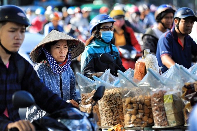 Nhiều tuyến đường Sài Gòn kẹt cứng ngày khai giảng