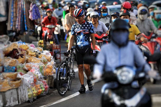 Nhiều tuyến đường Sài Gòn kẹt cứng ngày khai giảng