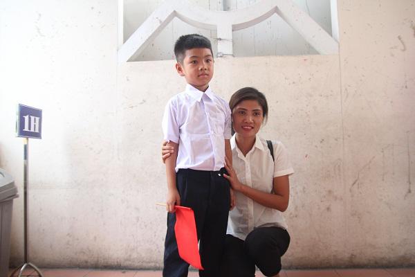 2 bé bị trao nhầm vào lớp 1: Nỗi lòng của người mẹ ngày khai giảng