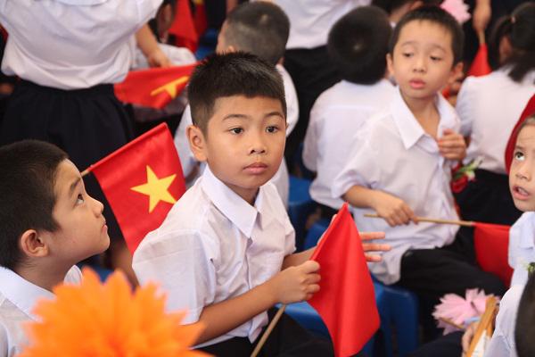 2 bé bị trao nhầm vào lớp 1: Nỗi lòng của người mẹ ngày khai giảng