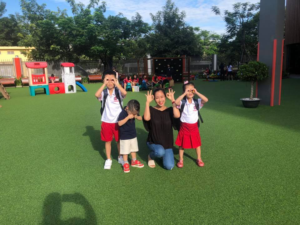 Sao Việt khoe ảnh đưa con yêu đi khai giảng năm học mới