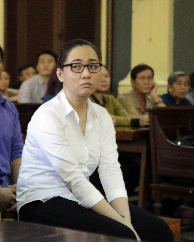 Bà trùm ma túy xinh đẹp giả điên khi ra toà