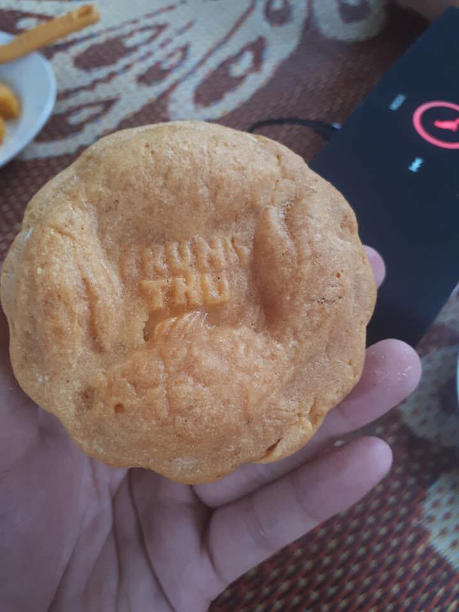 Những siêu phẩm bánh trung thu chứng minh có những người chỉ nên ngồi ăn chứ đừng nên vào bếp!